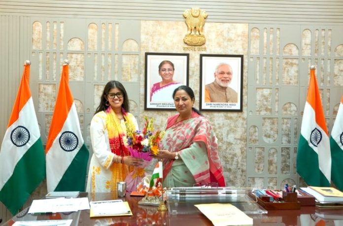 दिल्ली की मुख्यमंत्री रेखा गुप्ता ने ‘हनुमान अंश’ की युवा निर्माता अनुप्रिया नागर से मुलाकात की