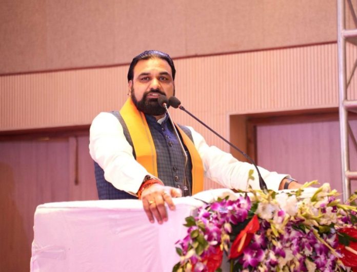 बिहार : सीएम सम्राट चौधरी ने बोधगया में बीआईएमसीजीएल एवं बिहार बिजनेस कनेक्ट-2027 के कर्टेन रेजर समारोह का शुभारंभ किया