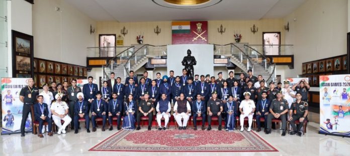 नई दिल्ली : रक्षा मंत्री राजनाथ सिंह ने सर्विसेज के एथलीटों को एशियाई खेलों में उनके अब तक के सबसे बेहतरीन प्रदर्शन के लिए सम्मानित किया