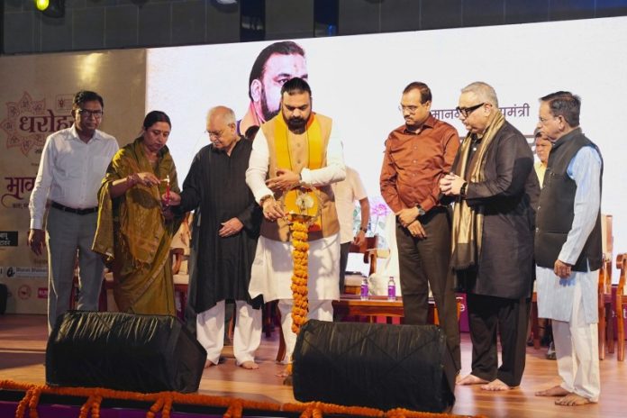 पटना : सीएम सम्राट चौधरी बापू टावर में पटना लिटरेरी फेस्टिवल की ओर से आयोजित ‘भावांजलि धरोहर-2026’ कार्यक्रम में हुए शामिल