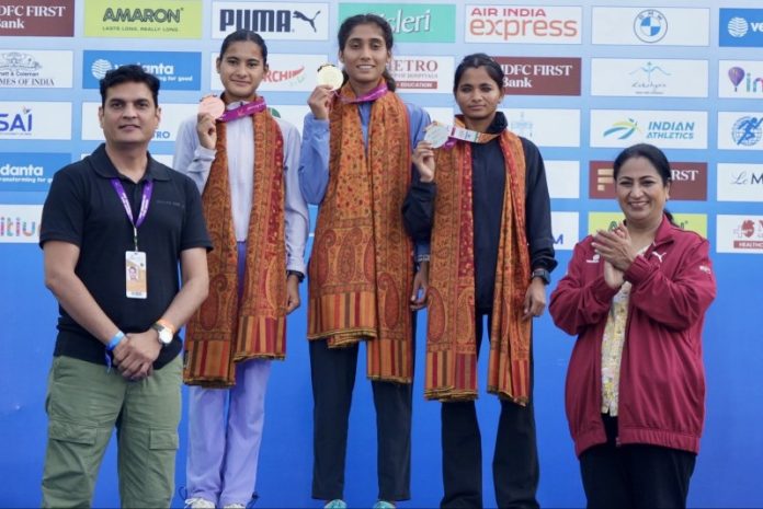 दिल्ली : सीएम रेखा गुप्ता ने जेएलएन स्टेडियम में वेदांता दिल्ली हाफ मैराथन के विजेताओं को पुरस्कृत किया