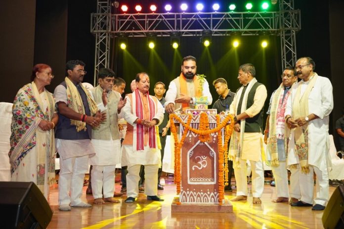 पटना : सीएम सम्राट चौधरी ने कला एवं संस्कृति विभाग द्वारा ‘सेवा संकल्प अभियान’ के तहत आयोजित ‘सेवा स्मरण’ कार्यक्रम का उद्घाटन किया