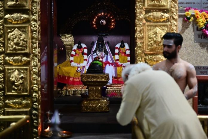 प्रधानमंत्री नरेंद्र मोदी ने नई दिल्ली के श्री विनायक मंदिर में पूजा-अर्चना की