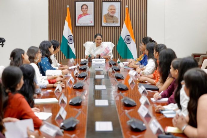 सीएम रेखा गुप्ता ने दिल्ली के विभिन्न कॉलेजों की छात्र प्रतिनिधियों से आत्मीय संवाद किया
