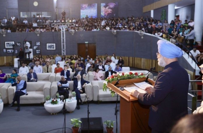 दिल्ली : उपराज्यपाल तरनजीत सिंह संधू ने वसंत विहार के मॉडर्न स्कूल में 51वें स्थापना दिवस समारोह को संबोधित किया