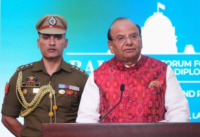 लद्दाख : उपराज्यपाल वीके सक्सेना ने लेह में 'रायसीना फोरम फॉर फ्यूचर ऑफ डिप्लोमेसी' के ऐतिहासिक पहले आयोजन को संबोधित किया