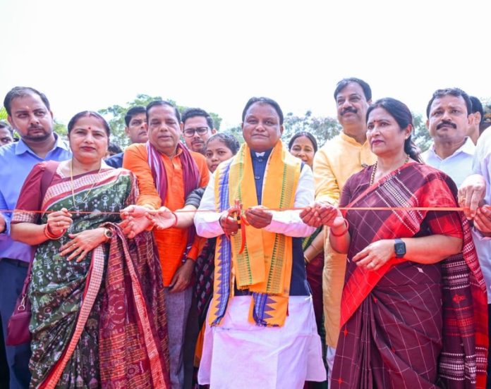 ओडिशा : सीएम मोहन चरण माझी ने भुवनेश्वर के घटिकिया में 'बजरंगी स्पोर्ट्स ग्राउंड' का उद्घाटन किया ओडिशा : सीएम मोहन चरण माझी ने भुवनेश्वर के घटिकिया में 'बजरंगी स्पोर्ट्स ग्राउंड' का उद्घाटन किया