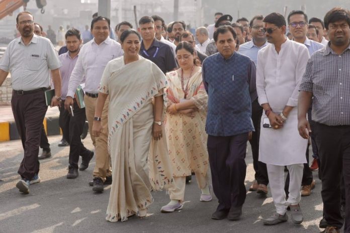 दिल्ली : सीएम रेखा गुप्ता ने सिंगलपुर के प्रेमबाड़ी पुल स्थित मुनक नहर के किनारे छठ घाट के विकास कार्यों और तैयारियों का निरीक्षण किया