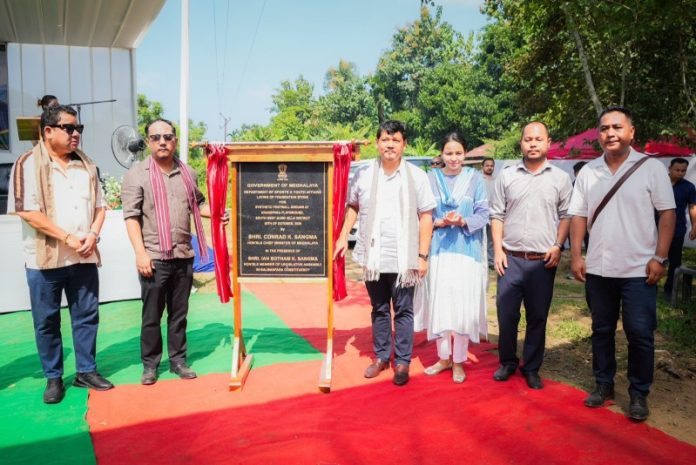मेघालय : सीएम संगमा ने दक्षिण पश्चिम गारो हिल्स के अनंगपारा खेल मैदान में ₹8.57 करोड़ की लागत वाले सिंथेटिक फुटबॉल मैदान की आधारशिला रखी
