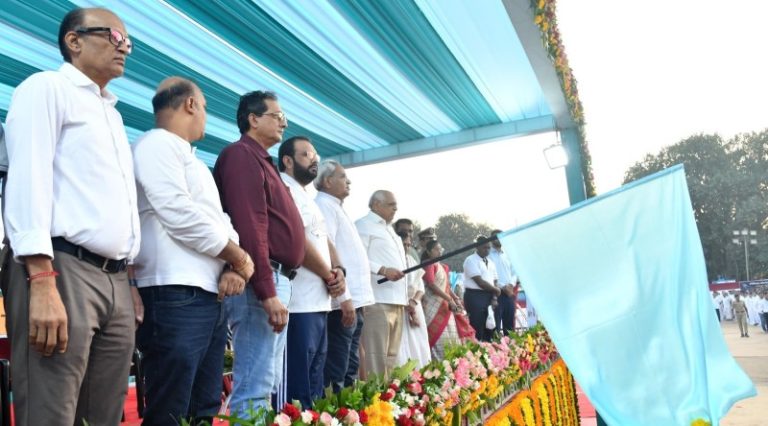 गुजरात : सीएम भूपेंद्र पटेल ने वडोदरा में आयोजित ‘रन फॉर यूनिटी’ को हरी झंडी दिखाकर रवाना किया