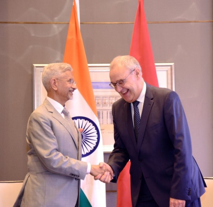 नई दिल्ली : विदेश मंत्री डॉ. एस जयशंकर ने स्विस कन्फेडरेशन के राष्ट्रपति गाइ परमेलिन से मुलाकात की