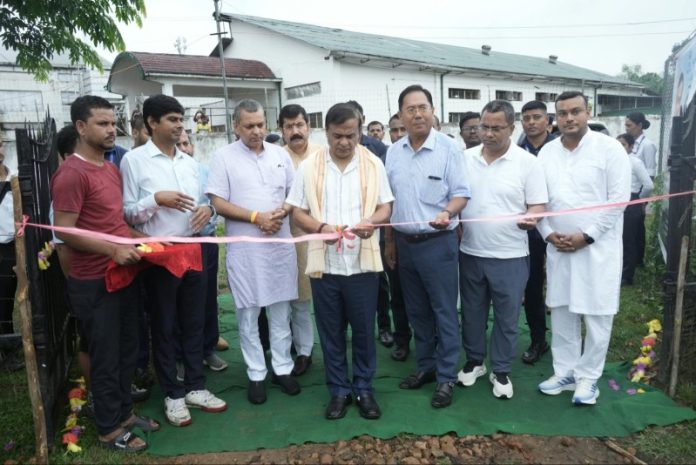 असम : सीएम बिस्वा सरमा ने कूमबर टी एस्टेट में 595 kWp क्षमता वाले ग्राउंड-माउंटेड ऑन-ग्रिड सोलर पावर प्लांट का उद्घाटन किया