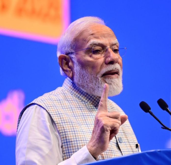 नई दिल्ली : पीएम मोदी ने इंडिया मोबाइल कांग्रेस के 10वें संस्करण का उद्घाटन किया
