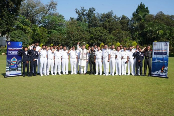 उत्तराखंड : सीएम धामी ने भारतीय तटरक्षक बल एवं एचएमआई दार्जिलिंग के संयुक्त पर्वतारोहण अभियान दल का फ्लैग-इन किया