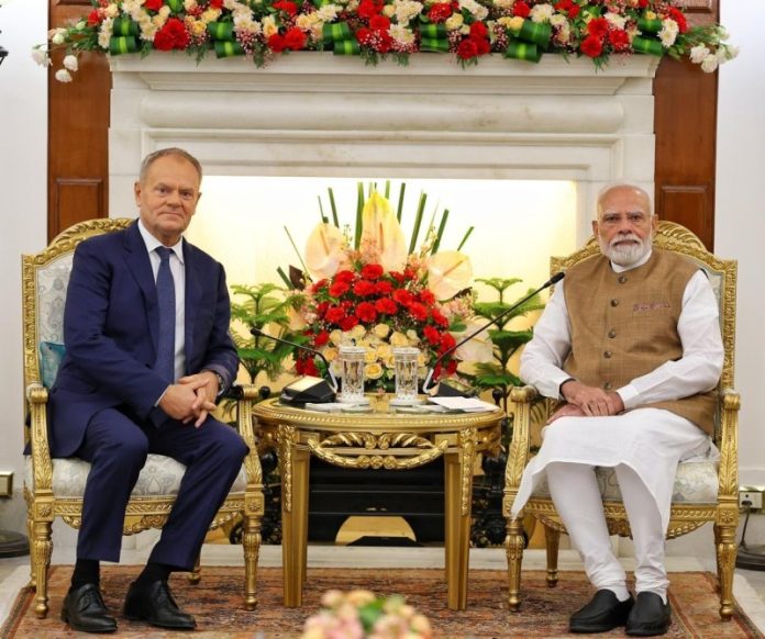 नई दिल्ली : पीएम मोदी और पोलैंड के प्रधानमंत्री डोनाल्ड टस्क के बीच द्विपक्षीय वार्ता हुई नई दिल्ली : पीएम मोदी और पोलैंड के प्रधानमंत्री डोनाल्ड टस्क के बीच द्विपक्षीय वार्ता हुई