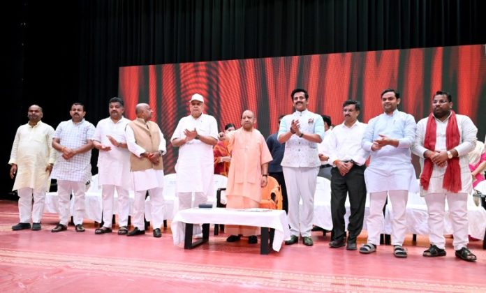 उप्र : सीएम योगी ने गोरखपुर से डीबीटी के माध्यम से 9 लाख से अधिक किसानों के खातों में ₹493 करोड़ की कृषि निवेश अनुदान राशि हस्तांतरित की