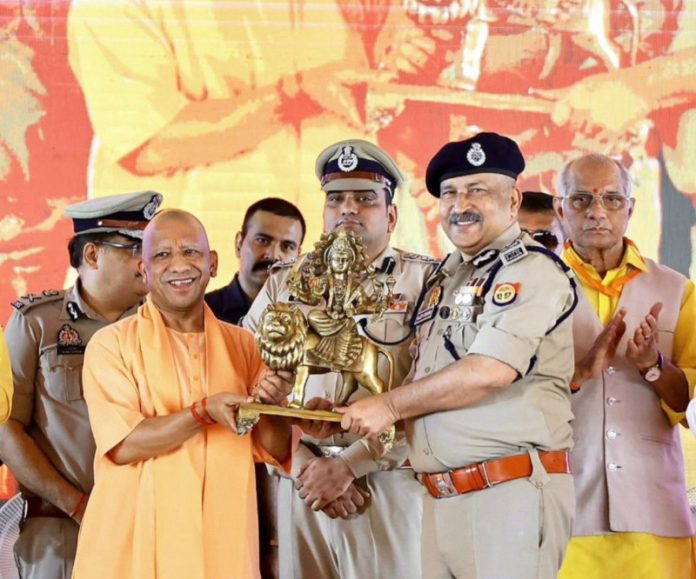 उप्र : सीएम योगी प्रदेश के 68,000 ग्राम प्रहरियों के सम्मान हेतु बरेली में आयोजित कार्यक्रम में हुए शामिल