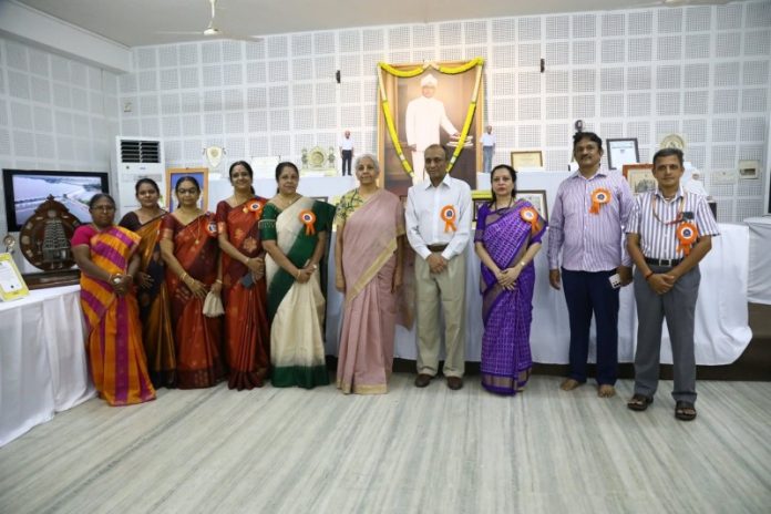 केंद्रीय वित्त मंत्री निर्मला सीतारमण ने तमिलनाडु के तिरुचिरापल्ली में सीतालक्ष्मी रामास्वामी कॉलेज के प्लेटिनम जुबली समारोह में भाग लिया
