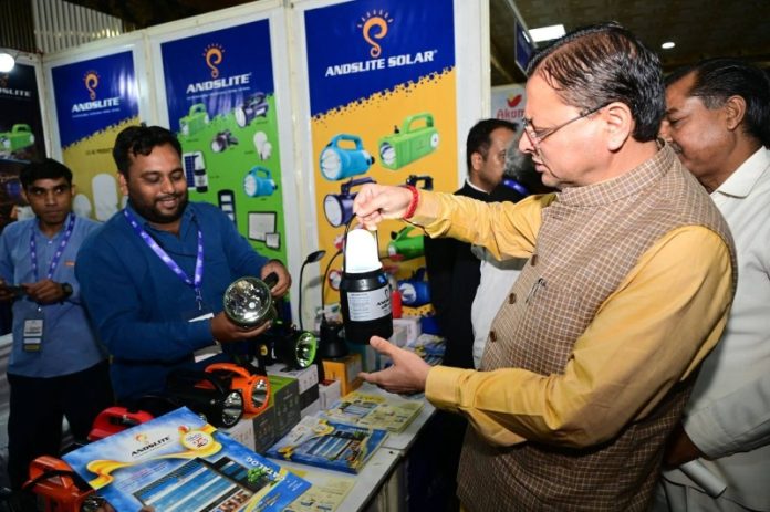 हरिद्वार : सीएम धामी ने सातवें ‘इंडस्ट्रियल समिट एंड एक्सपो-2026’ में विभिन्न कंपनियों द्वारा लगाई गई प्रदर्शनी का अवलोकन किया