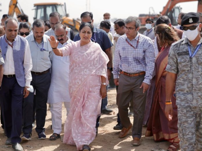 दिल्ली : सीएम रेखा गुप्ता ने ओखला लैंडफिल साइट का निरीक्षण किया, अधिकारियों के साथ काम की प्रगति और आगे की योजना की समीक्षा की
