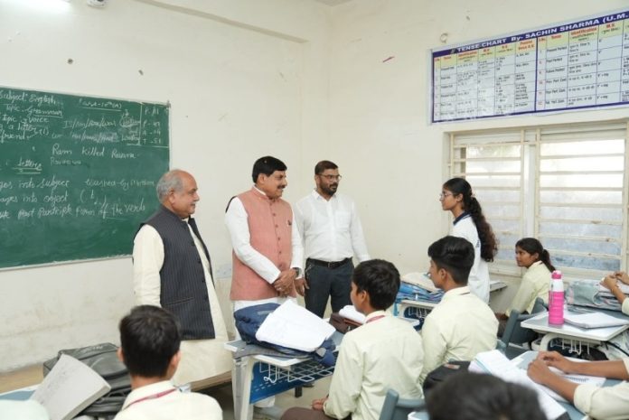 मप्र : सीएम डॉ. मोहन यादव ने मुरैना में शासकीय उत्कृष्ट उच्चतर माध्यमिक विद्यालय का अवलोकन किया