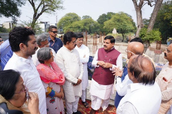 इंदौर : सीएम यादव ने निर्माणाधीन लोकमाता देवी अहिल्याबाई होलकर स्मारक एवं रामपुर कोठी के जीर्णोद्धार कार्यों का निरीक्षण किया