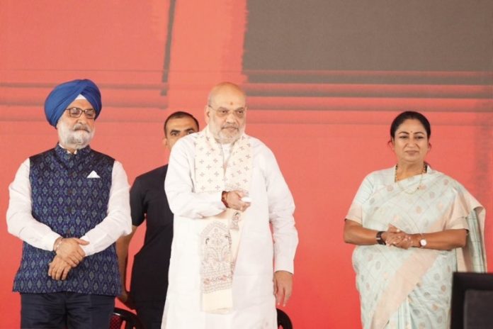 दिल्ली : केंद्रीय गृह मंत्री अमित शाह ने ₹8,941 करोड़ से अधिक की लागत वाली 43 परियोजनाओं का उद्घाटन एवं शिलान्यास किया दिल्ली : केंद्रीय गृह मंत्री अमित शाह ने ₹8,941 करोड़ से अधिक की लागत वाली 43 परियोजनाओं का उद्घाटन एवं शिलान्यास किया
