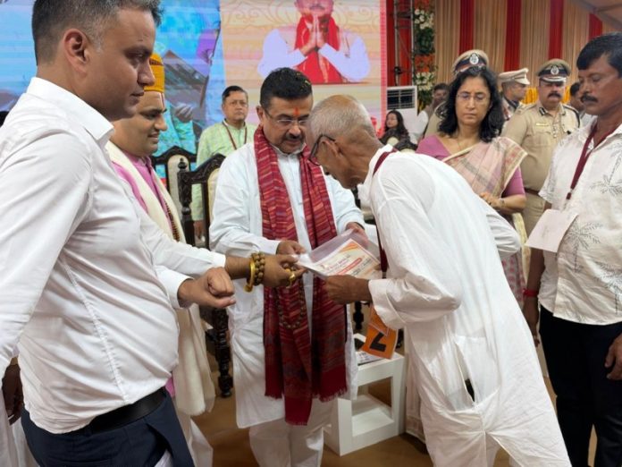 पश्चिम बंगाल : सीएम अधिकारी ने राज्य सरकार के सुंदरबन मामलों के विभाग द्वारा आयोजित विशेष जनसेवा वितरण कार्यक्रम में भाग लिया पश्चिम बंगाल : सीएम अधिकारी ने राज्य सरकार के सुंदरबन मामलों के विभाग द्वारा आयोजित विशेष जनसेवा वितरण कार्यक्रम में भाग लिया