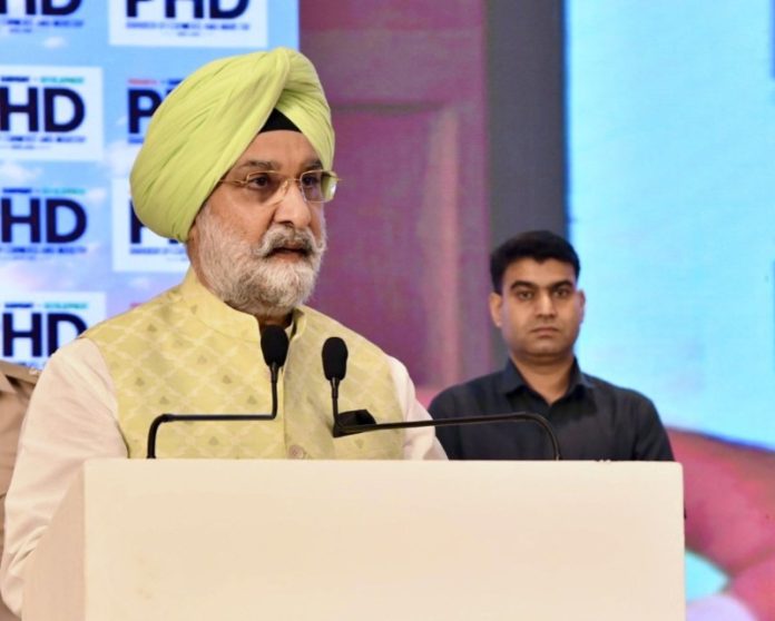 दिल्ली : उपराज्यपाल तरनजीत सिंह संधू ने पीएचडी चैंबर ऑफ कॉमर्स एंड इंडस्ट्री के 121वें सालाना अधिवेशन को संबोधित किया