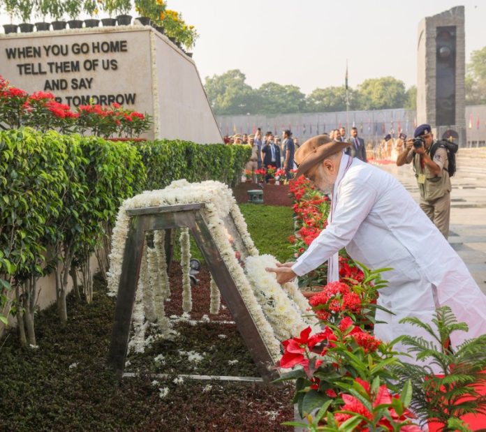 केंद्रीय गृह मंत्री अमित शाह ने पुलिस स्मृति दिवस' के अवसर पर नई दिल्ली स्थित राष्ट्रीय पुलिस स्मारक पर पुष्पांजलि अर्पित की
