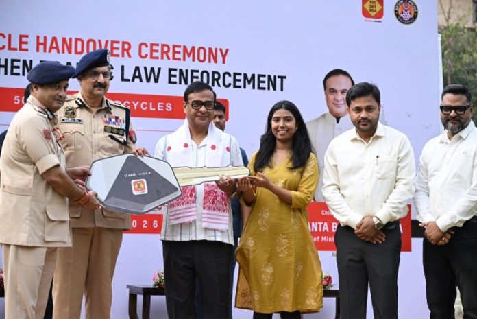 असम : सीएम डॉ. हिमंत बिस्वा ने असम पुलिस को 50 हीरो मैवरिक 440 मोटरसाइकिलें सौंपने की प्रक्रिया पूरी की असम : सीएम डॉ. हिमंत बिस्वा ने असम पुलिस को 50 हीरो मैवरिक 440 मोटरसाइकिलें सौंपने की प्रक्रिया पूरी की