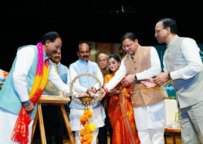 देहरादून : सीएम धामी थानो स्थित लेखक गांव में आयोजित 