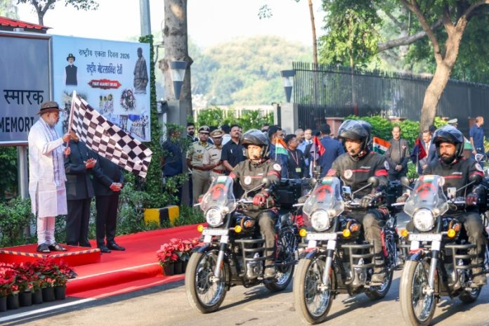 नई दिल्ली : केंद्रीय गृह मंत्री अमित शाह ने 'फाइट अगेंस्ट ड्रग्स' मोटरसाइकिल रैली को हरी झंडी दिखाकर रवाना किया