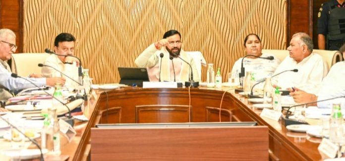 हरियाणा : सीएम सैनी ने गुरुग्राम की विकास परियोजनाओं की समीक्षा बैठक में जनशिकायतों को गंभीरता से लेते हुए आवश्यक कार्रवाई के निर्देश दिए