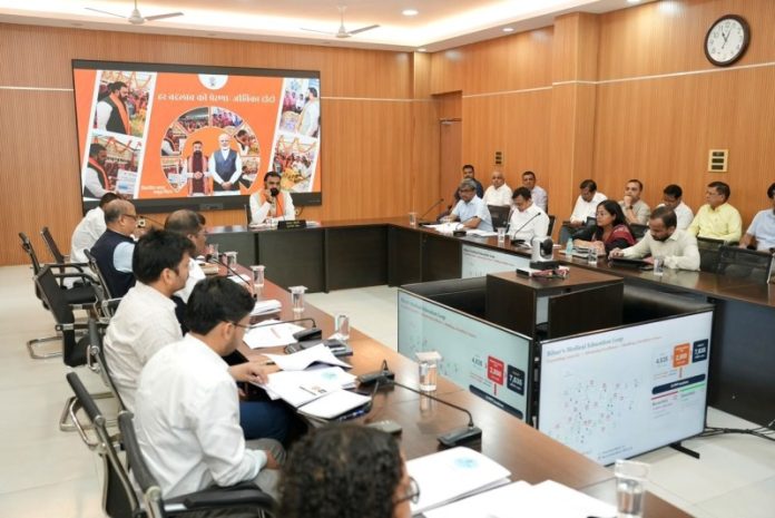बिहार : सीएम सम्राट चौधरी ने लोक सेवक आवास स्थित ‘संकल्प’ सभागार में स्वास्थ्य विभाग की समीक्षा बैठक की