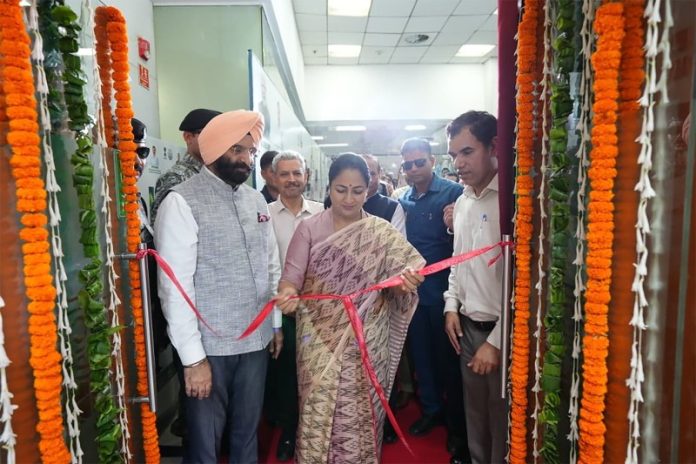 दिल्ली : सीएम रेखा गुप्ता ने 'सेवा संकल्प अभियान' के तहत डीएमआरसी आईटी पार्क में दिल्ली के आईसीसीसी का उद्घाटन किया दिल्ली : सीएम रेखा गुप्ता ने 'सेवा संकल्प अभियान' के तहत डीएमआरसी आईटी पार्क में दिल्ली के आईसीसीसी का उद्घाटन किया