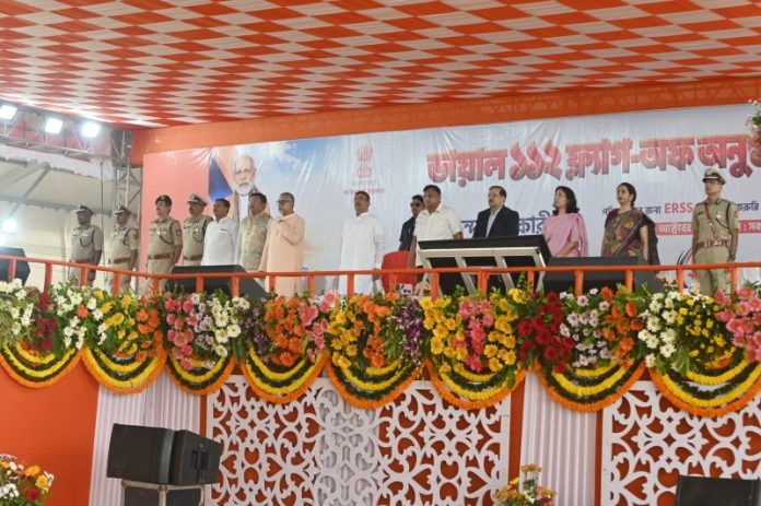 कोलकाता : सीएम सुवेंदु अधिकारी ने पश्चिम बंगाल पुलिस की ERSS-112 सेवा के लिए 450 नई पुलिस गाड़ियों और 450 पुलिस बाइकों का उद्घाटन किया कोलकाता : सीएम सुवेंदु अधिकारी ने पश्चिम बंगाल पुलिस की ERSS-112 सेवा के लिए 450 नई पुलिस गाड़ियों और 450 पुलिस बाइकों का उद्घाटन किया