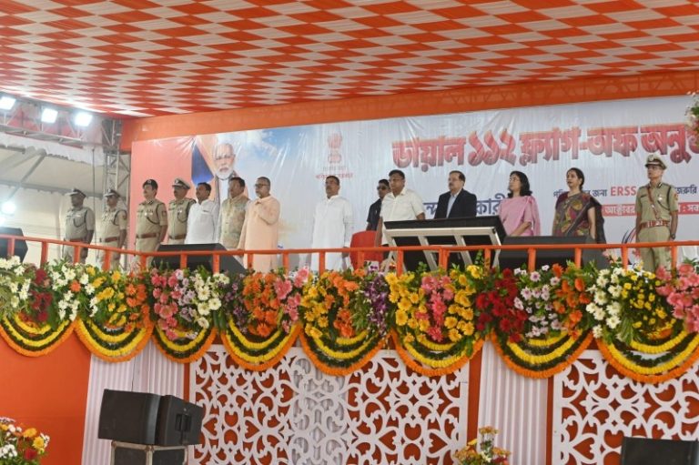 कोलकाता : सीएम अधिकारी ने पश्चिम बंगाल पुलिस की ERSS-112 सेवा के लिए 450 नई पुलिस गाड़ियों और 450 पुलिस बाइकों का उद्घाटन किया