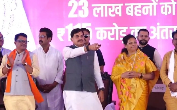 मप्र : सीएम यादव ने प्रदेश की 1.25 करोड़ से अधिक लाड़ली बहनों के खातों में ₹1834 करोड़ से अधिक राशि सिंगल क्लिक के माध्यम से की ट्रांसफर