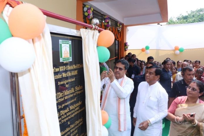 त्रिपुरा : सीएम डॉ. माणिक साहा ने प्रतापगढ़ में अगरतला नगर निगम के वार्ड नंबर 43 की नवनिर्मित इमारत का उद्घाटन किया त्रिपुरा : सीएम डॉ. माणिक साहा ने प्रतापगढ़ में अगरतला नगर निगम के वार्ड नंबर 43 की नवनिर्मित इमारत का उद्घाटन किया