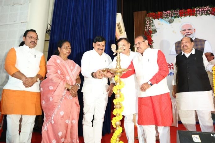 भोपाल : सीएम डॉ. मोहन यादव ने ‘मेरे सपनों का भारत’ विषय पर आयोजित राज्य स्तरीय चित्रकला एवं भाषण प्रतियोगिता में सहभागिता की