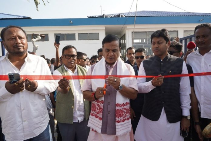 असम : सीएम सरमा ने जमुगुरीहाट में कन्याका मल्टीपर्पस प्रोजेक्ट में म्युनिसिपल गाड़ियां बांटीं और एक स्विमिंग पूल व मैरिज हॉल का किया उद्घाटन